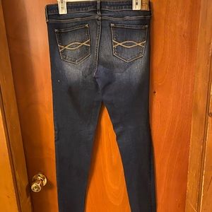 ABERCROMBIE MID RISE JEANS
